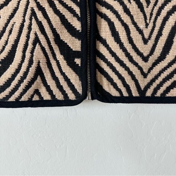 Chicos Vintage Tan & Black Zebra Animal Print Zip Front Tapestry Vest Size 3 - Picture 4 of 13